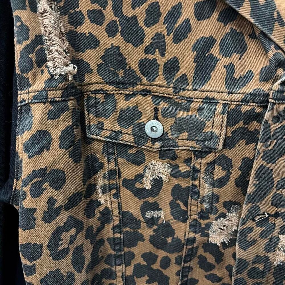 Women's Jacket - Picture 2 of 6